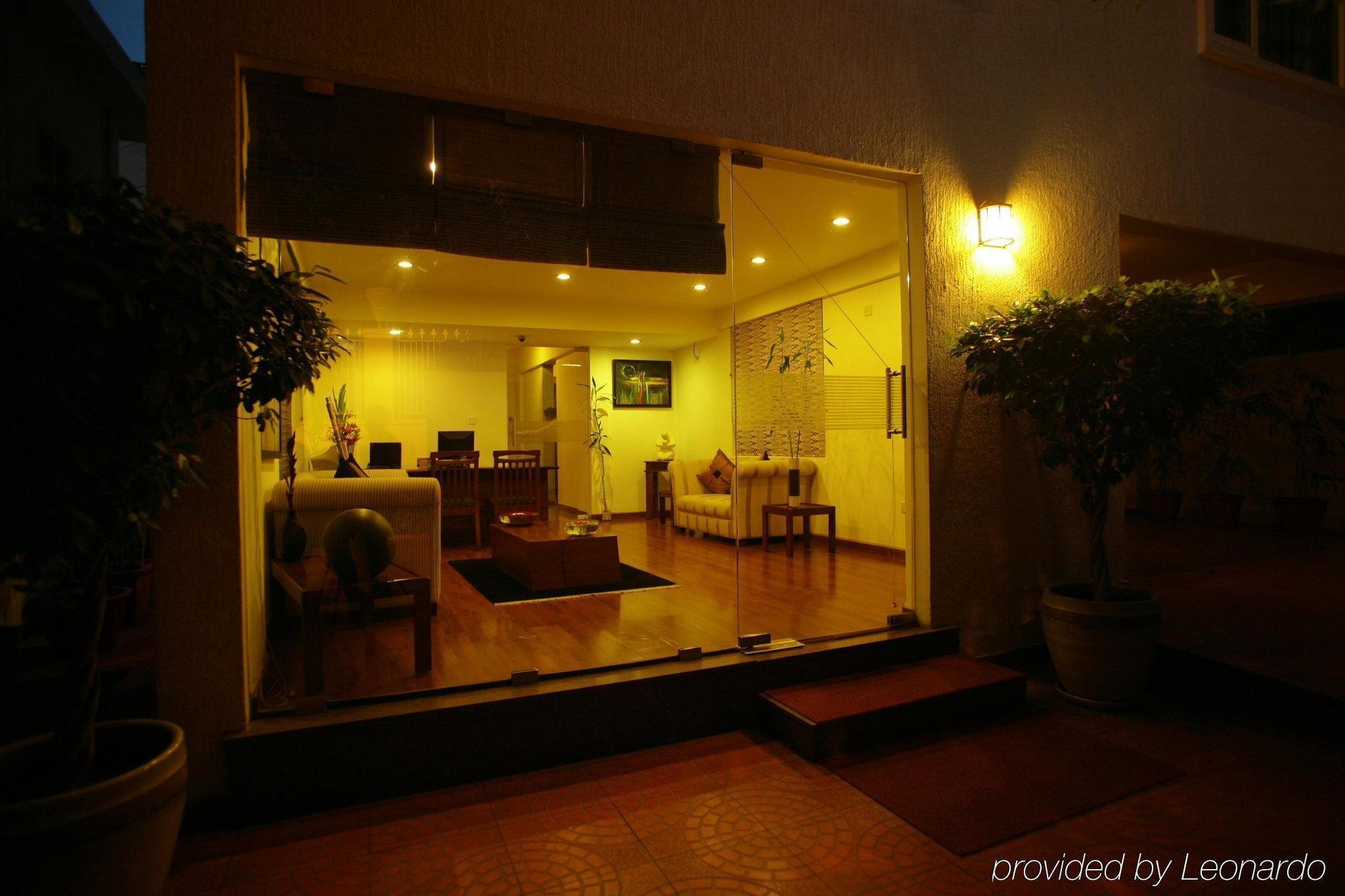 juSTa Off MG Road Hotel Bangalore Exterior foto