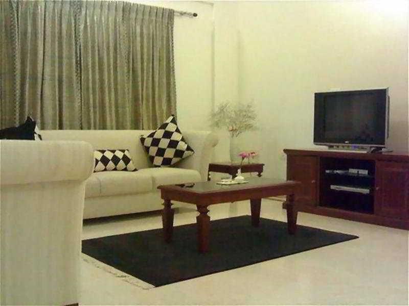 juSTa Off MG Road Hotel Bangalore Cameră foto