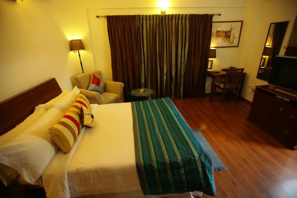 juSTa Off MG Road Hotel Bangalore Exterior foto