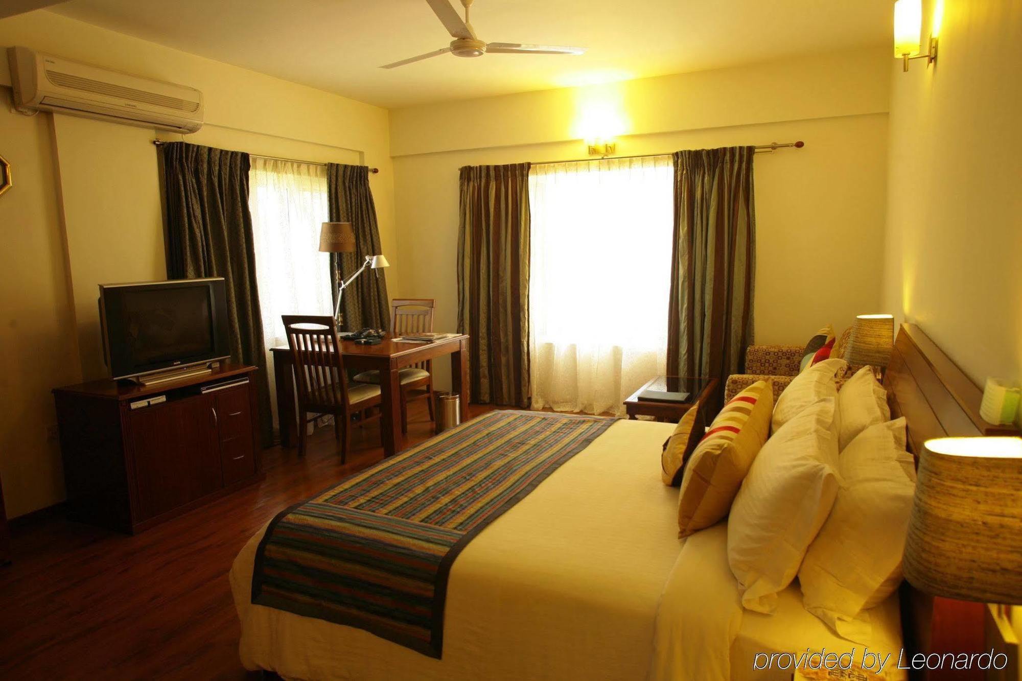 juSTa Off MG Road Hotel Bangalore Cameră foto